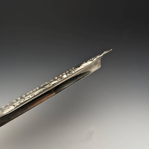 1902年 英国アンティーク 純銀 レリーフ彫刻 ドレッシングテーブルトレイ 306g